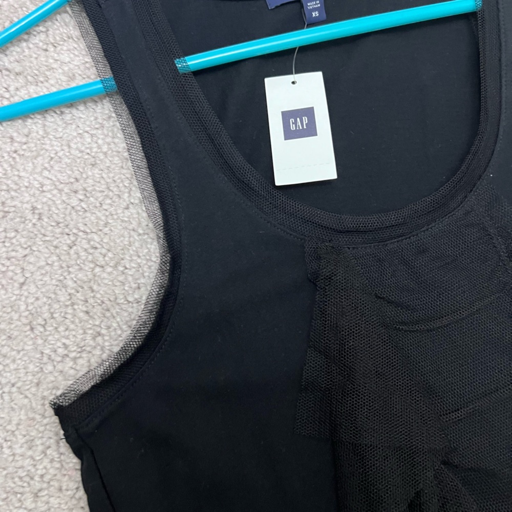 Gap sleeveless top